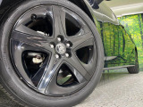 【純正アルミホイール】外観にマッチした純正アルミホイールを装着しております。各種社外アルミホイールや、スタッドレスタイヤも取扱いしております。是非ご相談ください♪