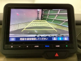 バックモニター付きで、車庫入れやバック時の後方確認をサポート。