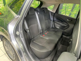 後部座席も気になるようなキズ・汚れやへたり等、大きなダメージはなく、良好な状態です。