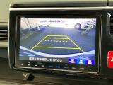 バックモニター付きで、車庫入れやバック時の後方確認をサポート。