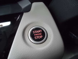 プッシュ式スターターで鍵を刺さなくてもエンジン始動が可能!