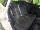 後部座席も気になるようなキズ・汚れやへたり等、大きなダメージはなく、良好な状態です。