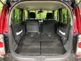 普段のお買い物や通勤、送迎等に十分な荷室スペースを確保しております。セカンドシートを倒すと、大きな荷物の積載も可能です♪