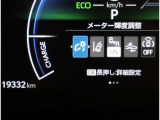 レーンディパーチャーアラートとは車線または走路からの逸脱の可能性を警告すると共に、車線または走路からの逸脱を避けるためのハンドル操作の一部を支援する機能です。詳細は販売店スタッフまでおたずねください。