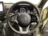 ハンドルにHondaセンシング系のクルーズコントロールやレーンキープアシストなどのスイッチと、オーディオの操作スイッチが装備されています。ハンドルから手を離さず安全に操作できます。