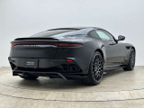 Power: 566 kW (770 bhp) Torque: 900-62 mph (100 km/h) in 3.4 secs0 Nm (664 lb ft)