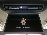 【フリップダウンモニター】大画面モニターで後席でもエンタメをお楽しみいただけます。小さなお子様にも大人気の装備です♪