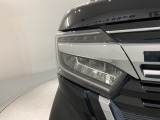 LEDヘッドライトは、点灯の瞬間から最大光量を発揮し、突然暗くなるトンネルなどでの安定感を高めます。