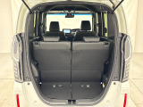 ■荷室■開口部が大きく荷物も積み下ろしなどが使いやすいです。また後部座席を倒すことによってより広くなりますので使い勝手が良く便利です☆