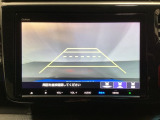 バックでの車庫入れも安心です! リアカメラが付いているバックモニター付のナビを装備しております。操作線もついており距離感も画面から確認できます。