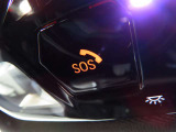 SOSコール/エアバックが展開するような深刻な事故において、自動でSOSコールを発信します。車内で急病人が出るような緊急時は、手動で発信可能です。