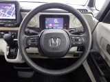 ハンドル左側にはオーディオ操作が出来るオーディオリモートコントロールスイッチ、右側にはHonda SENSINGとオートクルーズコントロールのスイッチを装備!