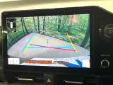 【バックカメラ】駐車時に後方がリアルタイム映像で確認できます。大型商業施設や立体駐車場での駐車時や、夜間のバック時に大活躍!運転スキルに関わらず、今や必須となった装備のひとつです!