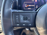 運転中でも音量調整やチャンネル変更がスムーズにできるステアリングスイッチ付き♪