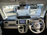 インパネ周りのお写真です。 視界が広く運転がしやすくなっております。