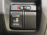 【パワースライドドア】スマートキーや運転席のスイッチでスライドドアの開閉が可能♪電動だから力を入れてドアを開ける必要が無く、小さいお子様でも、重い荷物を持っている時もラクに開け閉めできます♪