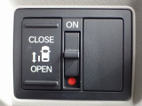 運転席からもスライドドアをボタン操作でスピーディーに開閉できます!またスマートキーでも操作できるので便利です。