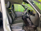 運転席シート廻りは使用感も少なく、良好な状態となっています。前オーナー様が丁寧に使っていたことがよくわかりますね。