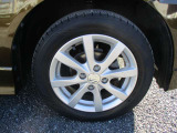 純正アルミホイール。タイヤサイズは155/65R14です。