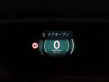 ヘッドアップディスプレイは視認性が非常に良く、運転時の視線を逸らさず様々な情報の確認が行えます。
