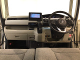 【前方視界】開放的な前方視界!運転がしやすく疲れにくいです♪窓が大きく、見通しがとっても良いおクルマですよ♪