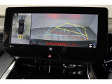 パノラミックビューモニター付きです。車両を上から見たような映像をディスプレイオーディオ画面に表示。運転席からの目視だけでは見にくい、車両周辺の状況をリアルタイムでしっかり確認できます。