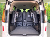 普段のお買い物や通勤、送迎等に十分な荷室スペースを確保しております。セカンドシートを倒すと、大きな荷物の積載も可能です♪