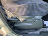 運転席にシートリフター装備です!