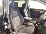 大きなフロントシートでゆったりとドライブ、長距離運転も疲れません♪ハイトアジャスターも付いているのでお好みのポジションを調整できます。