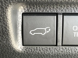 【パワーバックドア】スマートキーや運転席のボタンを押すだけでリアゲートが自動で開閉します!荷物を持っている時や、高い位置にあるバックドアを閉める際に便利な機能です♪