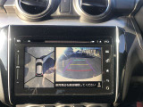 【全方位型モニター】クルマを上空から見下ろしているかのように、直感的に周囲の状況を把握できる全方位型モニター。狭い場所での駐車でも周囲が映像で確認できます。