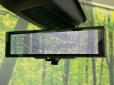 【インテリジェントルームミラー】後席の大きな荷物や同乗者で後方が確認しづらい時でも安心!カメラが撮影した車両後方の映像をルームミラー内に表示。クリアな視界で状況の確認が可能です!