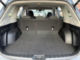 ラゲッジルームは、大容量のスペースを確保。普段のお買い物からレジャーまで、幅広く活躍してくれます!また、リアシートを倒すことでバリエーション豊かにお使いいただけます。