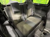 後部座席も気になるようなキズ・汚れやへたり等、大きなダメージはなく、良好な状態です。
