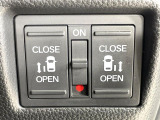 【両側パワースライドドア】スマートキーや運転席のスイッチで後席両側スライドドアの開閉が可能♪電動だから力を入れてドアを開ける必要が無く、小さなお子様でも簡単に開け閉めでき快適です♪