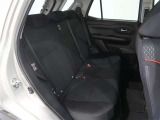 後席シートは足元も広々しています。