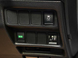 運転席右側にはエコモード、VDCのスイッチが付いています。
