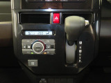 オートエアコンで暑い夏も寒い冬も快適な車内で運転出来ます。