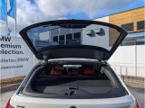 こちらのお車のトランク部分は上部のみの開閉も可能です!荷物の出し入れも楽々です!