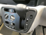 スムーズなシフトチェンジが可能なシフトレバー。