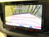【バックカメラ】駐車時に後方がリアルタイム映像で確認できます。大型商業施設や立体駐車場での駐車時や、夜間のバック時に大活躍!運転スキルに関わらず、今や必須となった装備のひとつです!