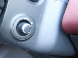 電動ステアリングコラムにより楽に乗降可能です。