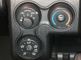 操作しやすいマニュアルエアコンです。