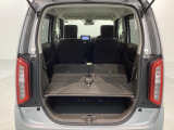 リアシートを倒すと、ラゲッジスペースを広くお使いいただけます!