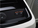 リアシートにもシートヒーターを装備。4席全てで独立した調整が可能です。