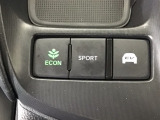 ★ECONスイッチ★ エコドライブを加速しよう!スイッチをONにすると、運転の仕方によるロスを抑え込み燃費をよくするようクルマが頑張ります(*^ー^*)燃費向上にチャレンジ♪