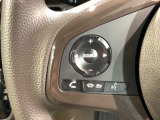 ステアリングにオーディオ操作スイッチが付いています。オーディオ画面に直接タッチしなくても操作が出来ますので、運転に集中できます。