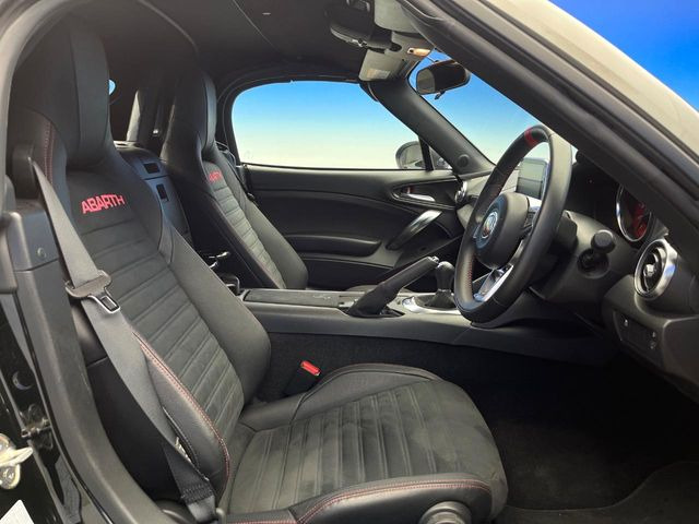 アバルト アバルト124スパイダー 1.4 の中古車詳細 (6,100km, ブラック