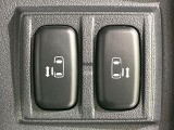 【両側パワースライドドア】スマートキーや運転席のスイッチで後席両側スライドドアの開閉が可能♪電動だから力を入れてドアを開ける必要が無く、小さなお子様でも簡単に開け閉めでき快適です♪
