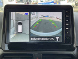 アラウンドビューモニター搭載。上から見下ろしたように液晶に映るのでスムーズな駐車をサポートします。